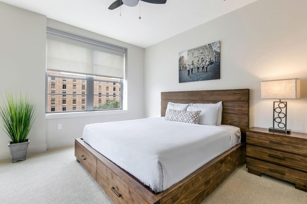Spacious A Short Ride Away From Superdome Apartment