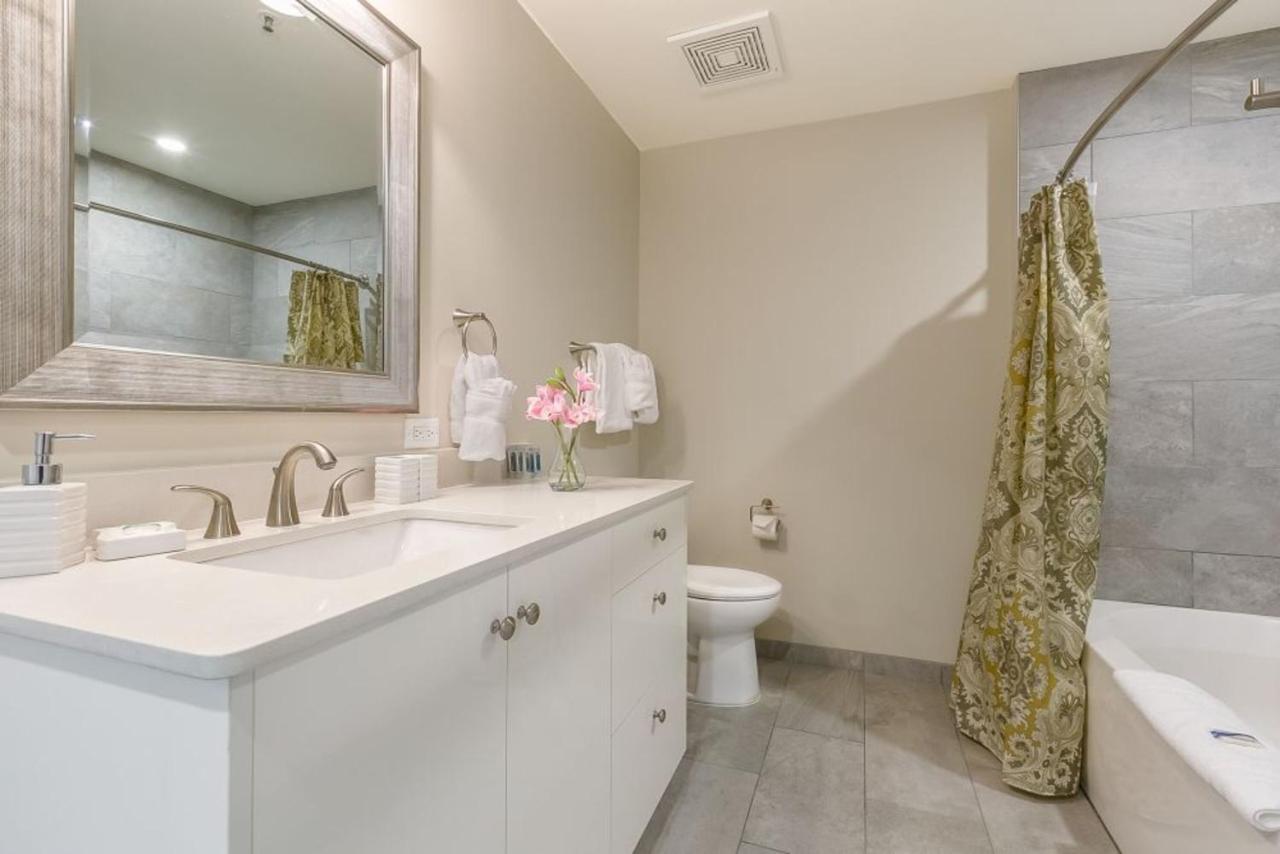 Spacious A Short Ride Away From Superdome Apartment *
