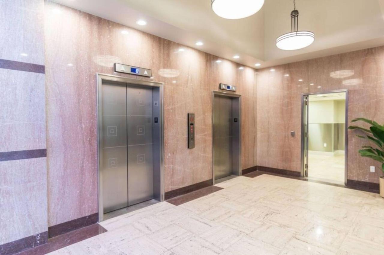 Spacious A Short Ride Away From Superdome Apartment