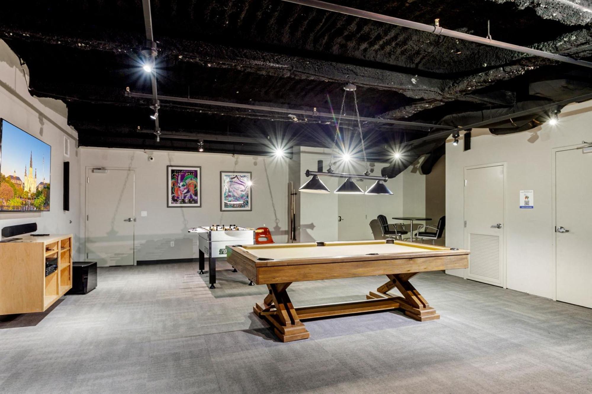 Spacious A Short Ride Away From Superdome Apartment *