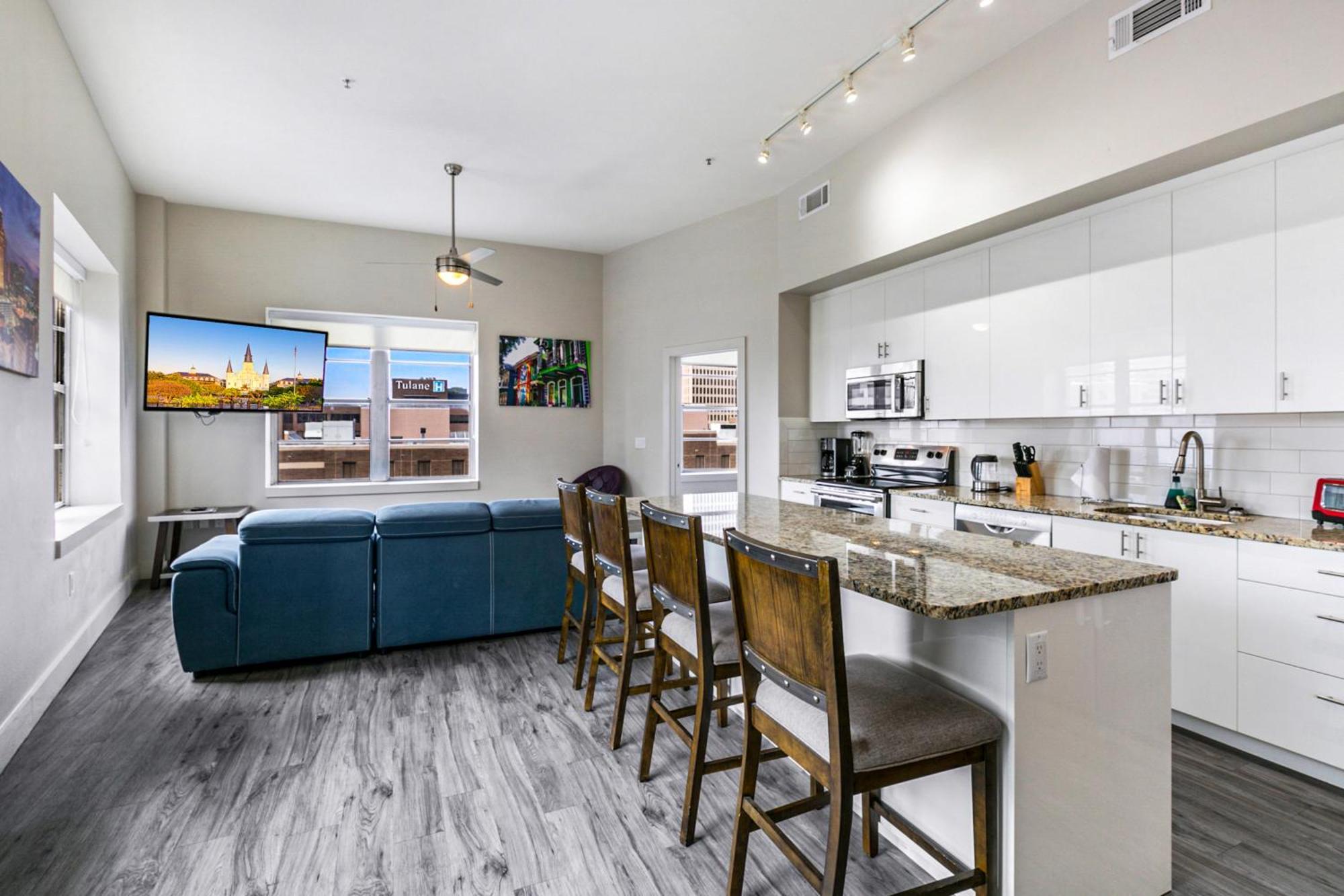 Spacious A Short Ride Away From Superdome *